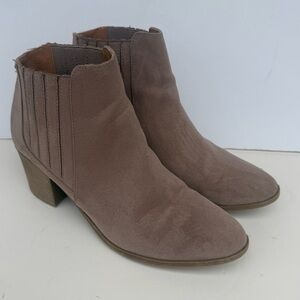 Qupid Taupe Faux Suede Chelsea Ankle Boots Size 8